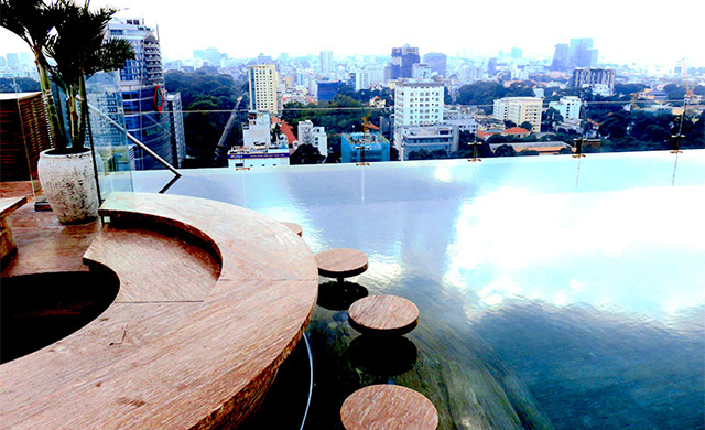 ホテル・デザール・サイゴン・Mギャラリーコレクション　最上階のプール
