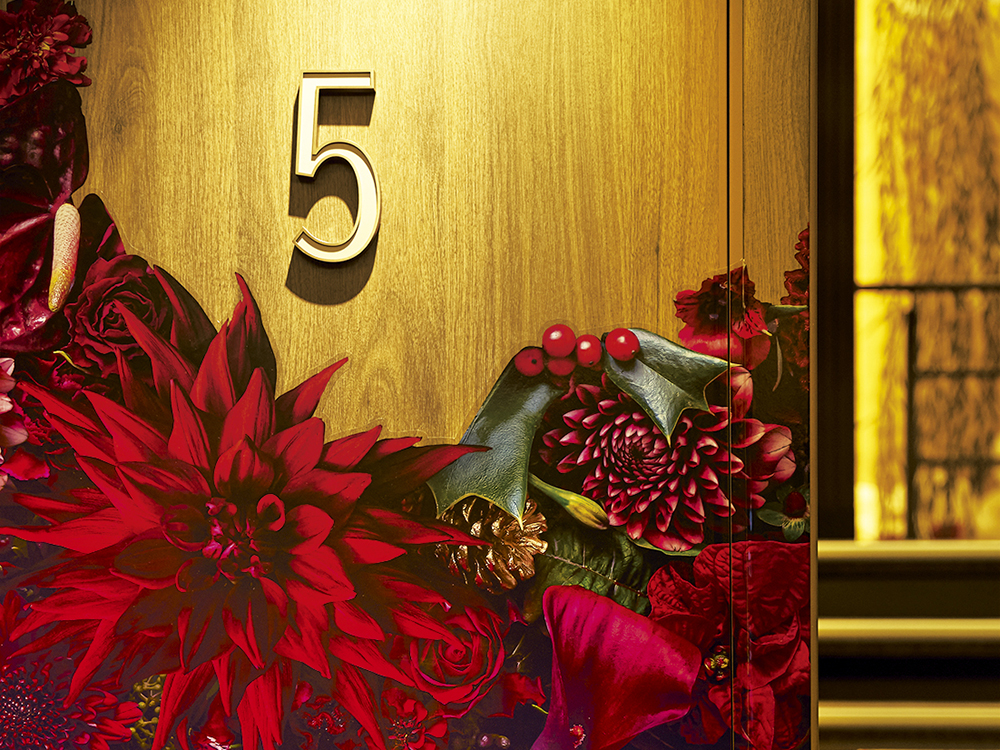 船内を華やかに彩る ─特別なデコレーション