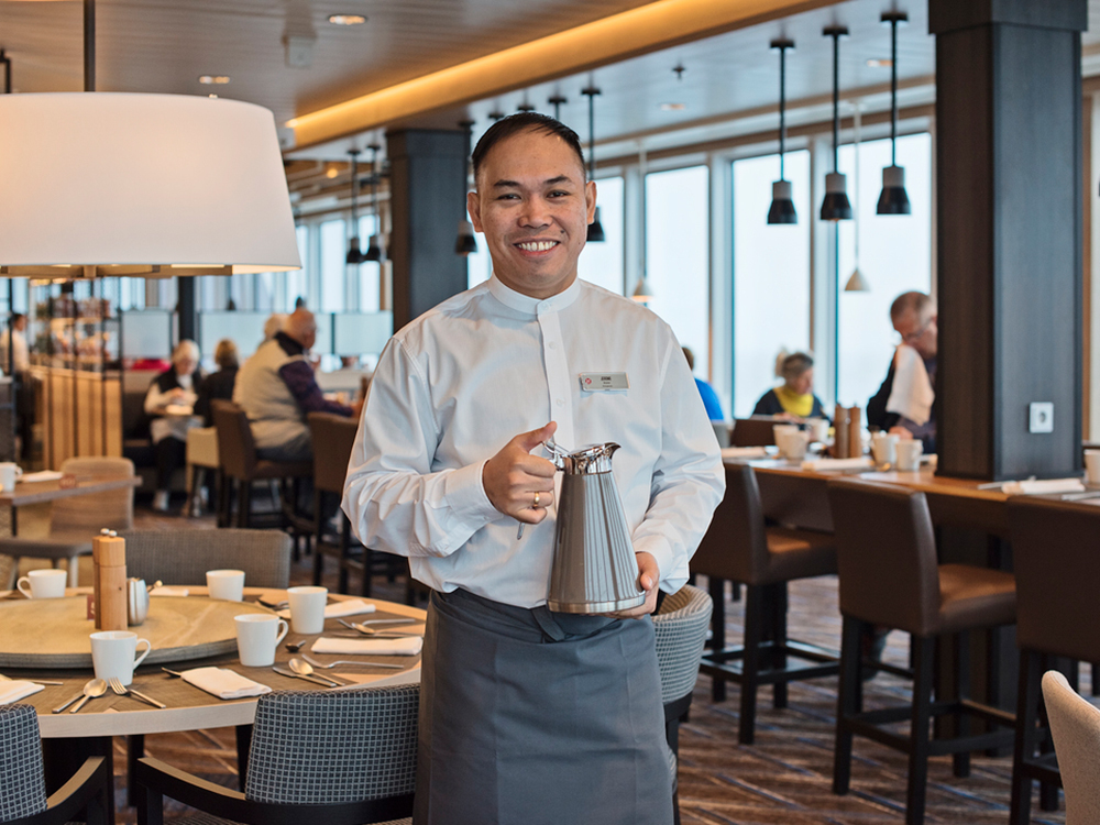 メインダイニング『アウネ』