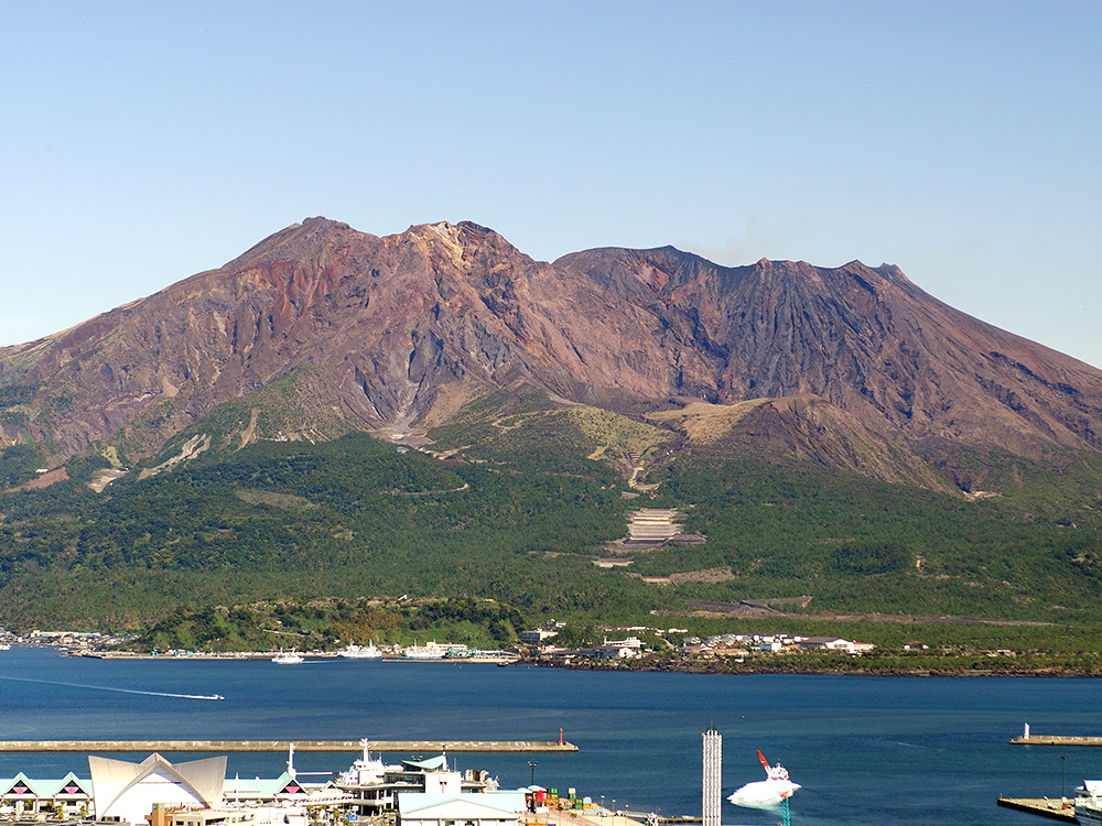 雄大な桜島を望む