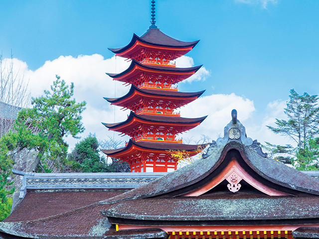厳島神社社殿と五重塔