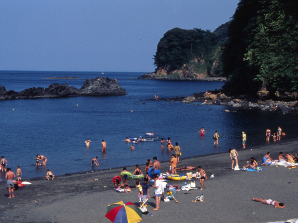 日の出浜(伊豆大島)