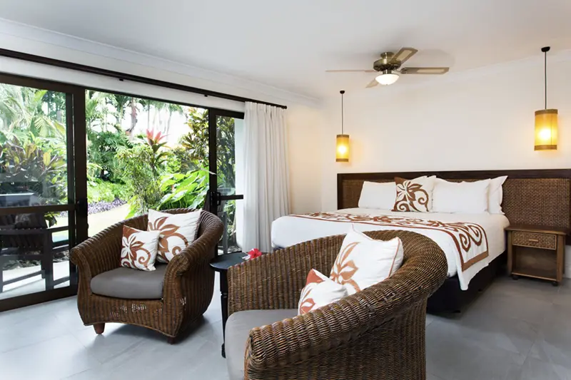 スタジオルーム　窓側の内装