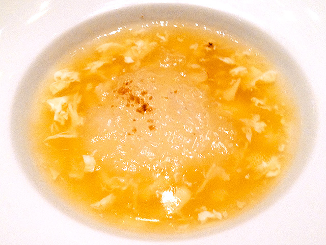 卵白と蟹肉入りツバメの巣スープ
