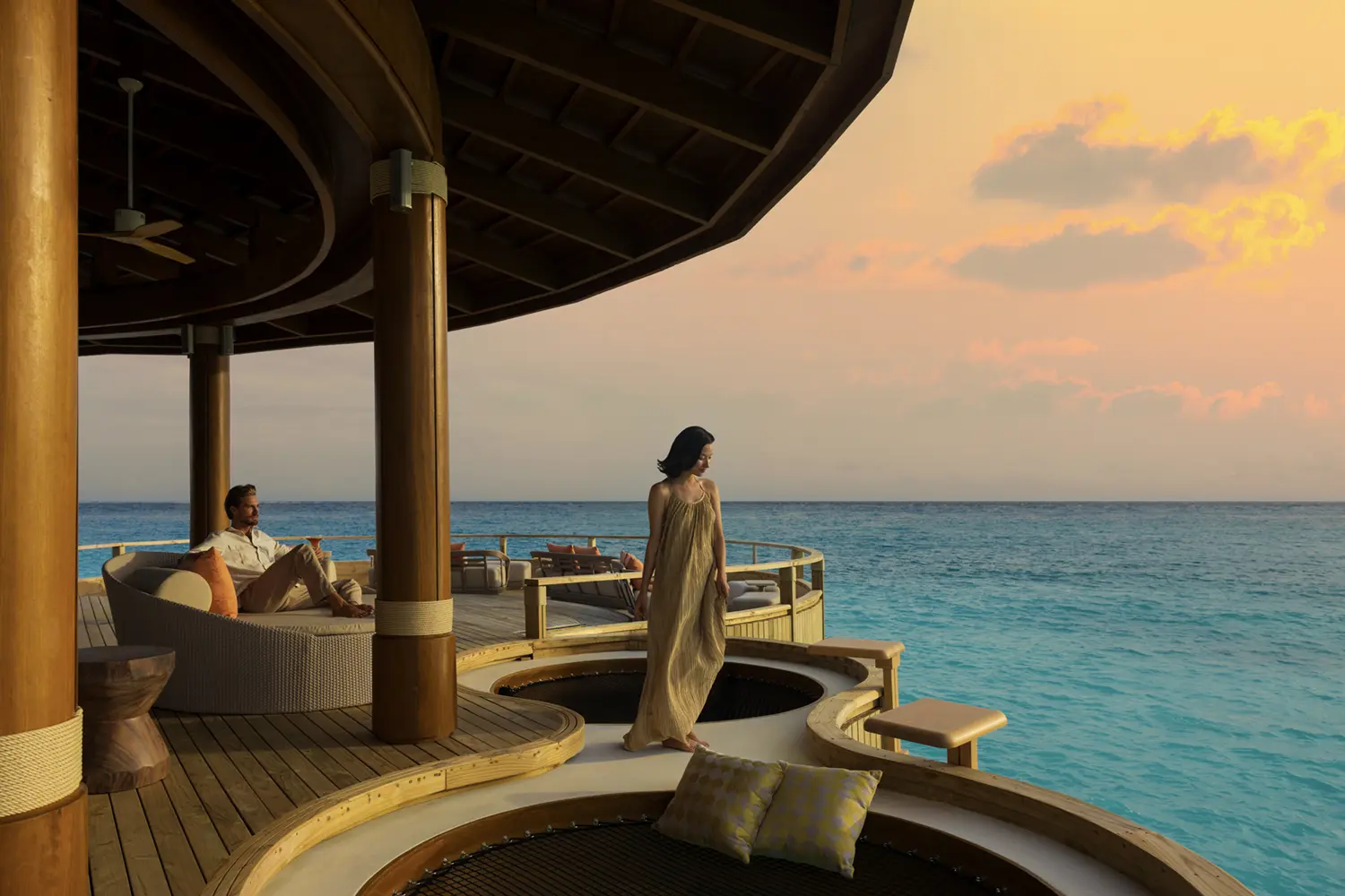 男性と女性がくつろいでいるイメージ