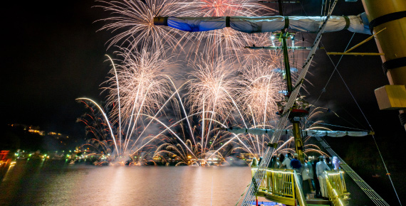 芦ノ湖の花火大会の写真
