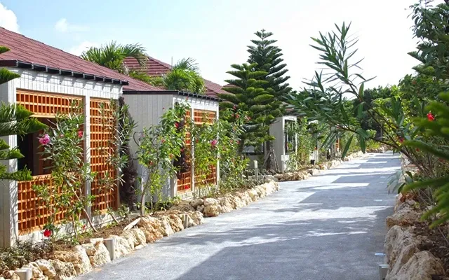 アラマンダインギャーコーラルヴィレッジ