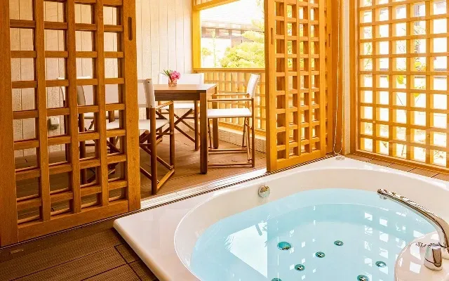 アラマンダインギャーコーラルヴィレッジ