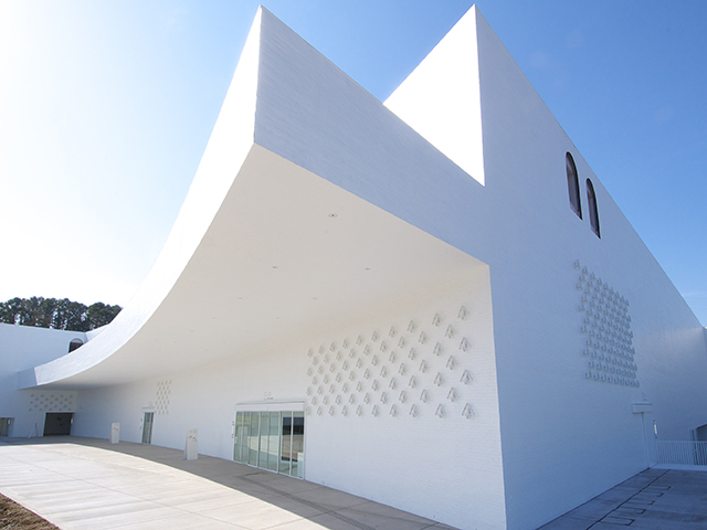 青森県立美術館