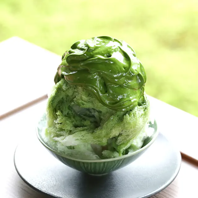 西条園抹茶かき氷　濃茶エスプーマ添え