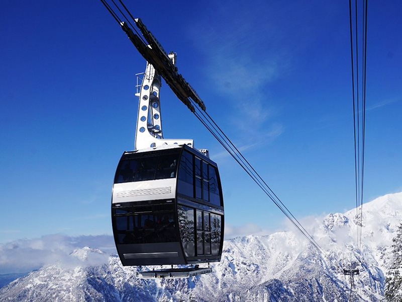 Shinhotaka ropeway double-deck aerial tram