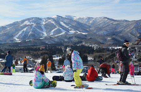 [Whole package Plan] Snowboard and Ski and Snow Play at Hirugano Kogen Ski Resort One Day Bus Tour with English Brochure