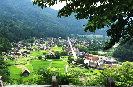 Visit two world heritage sites Regular tour bus Gokayama Ainokura and Shirakawa-go