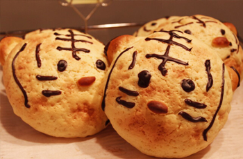 A lovely tiger-shaped melon bun