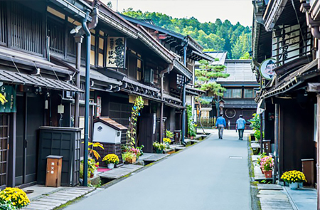 Shirakawa-go & Takayama with Lunchbox [High Season] One Day Bus Tour with English Speaking Staff Departing from Nagoya