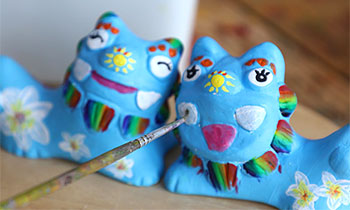 シーサーの絵付け体験